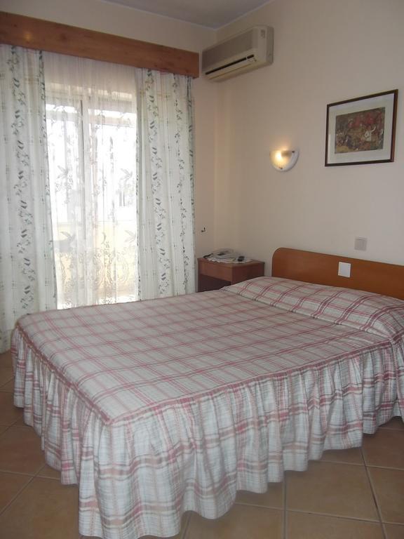 Bed and Breakfast Residencial Nosso Paraiso Quarteira Pokoj fotografie