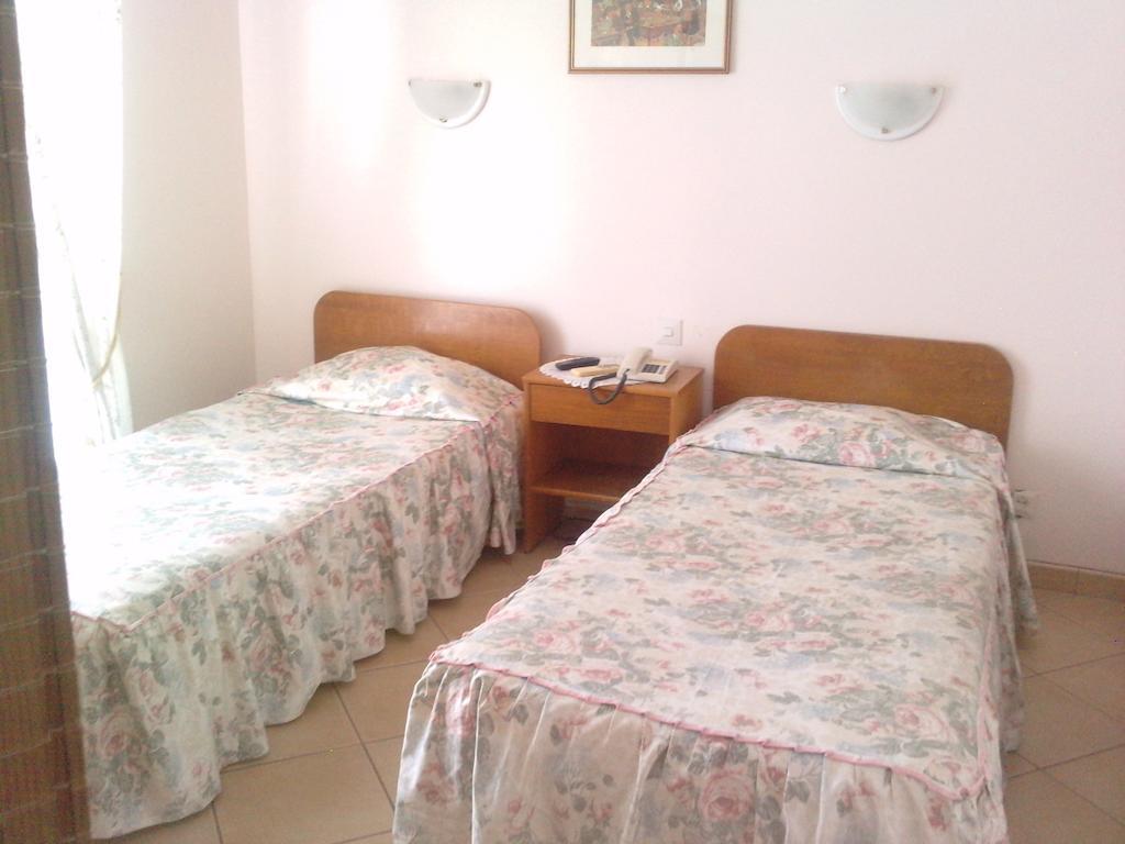 Bed and Breakfast Residencial Nosso Paraiso Quarteira Pokoj fotografie